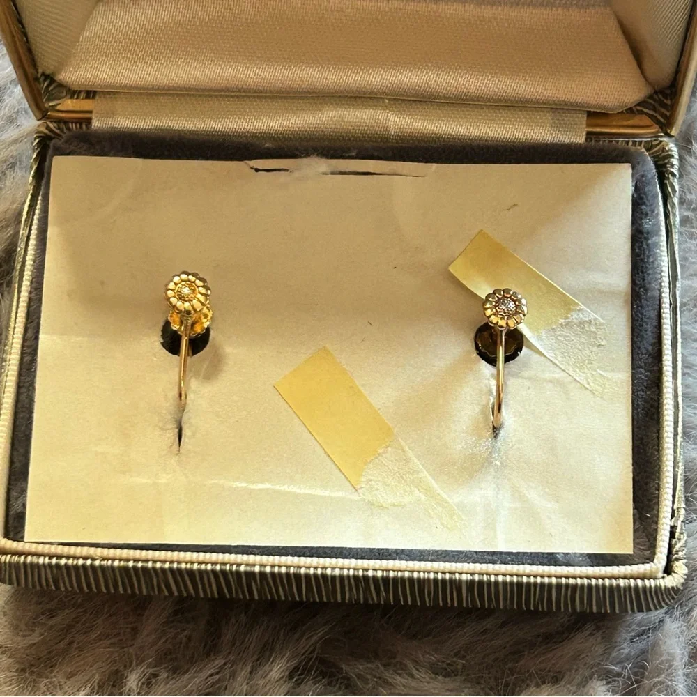 Vintage Krementz genuine carved shell cameo 14kt gold overlay earrings with box